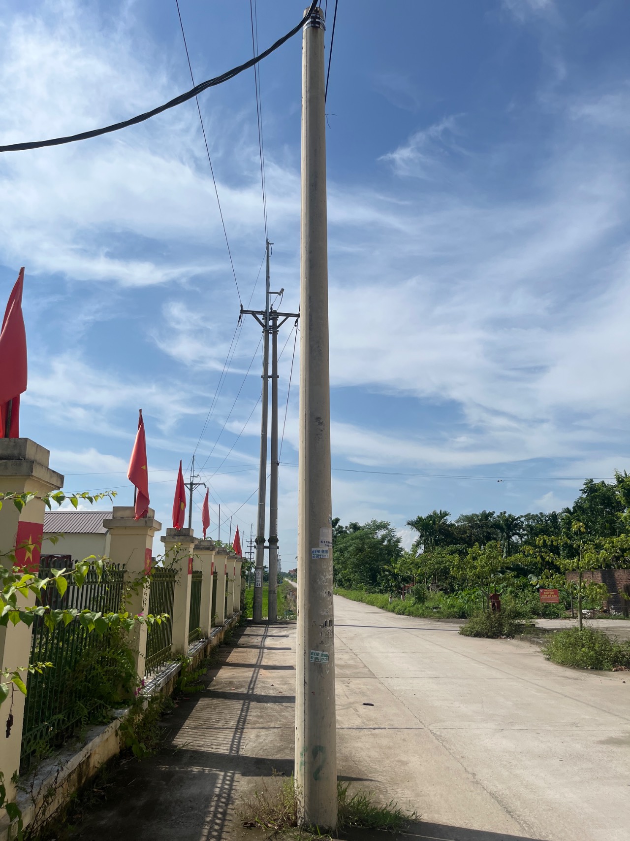 Hiện trạng tuyến đường qua khu dân cư trong phạm vi khảo sát